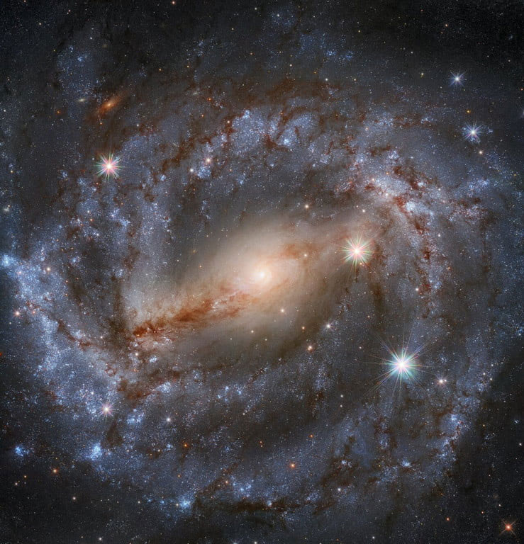 Thiên hà xoắn ốc NGC 5643 trong chòm sao Lupus