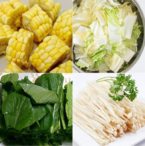 Rau cải, nấm rửa sạch, cắt khúc vừa ăn