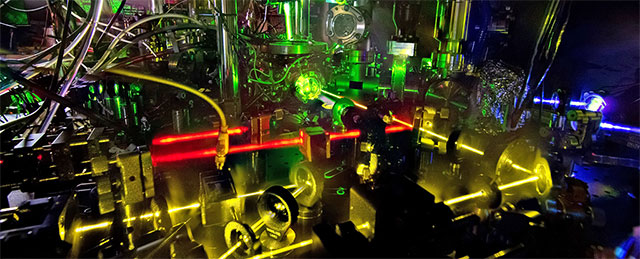Đồng hồ nguyên tử ytterbium của NIST