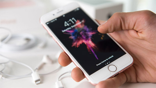 Các bản cập nhật iOS của Apple bị cáo buộc khiến cho một số mẫu iPhone cũ giảm hiệu năng