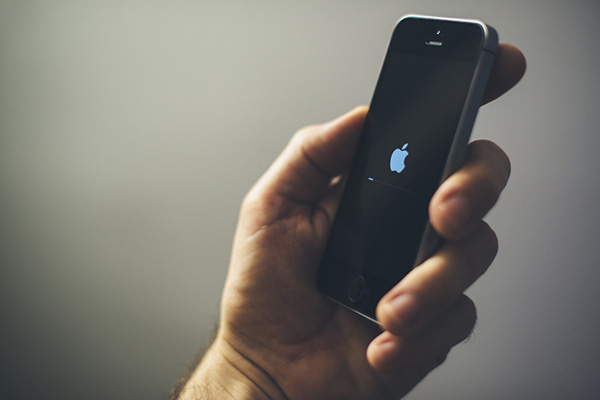 iPhone bị treo logo Apple