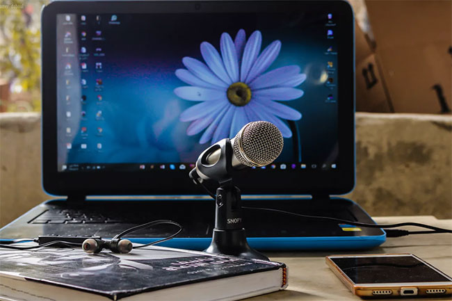 Cổng microphone