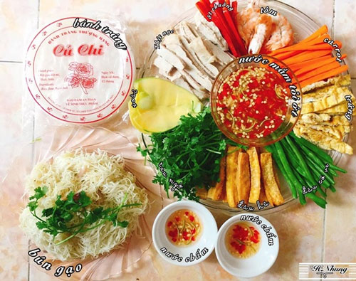 Món bánh tráng cuốn cũng là một ý tưởng hay để bạn đổi món cho gia đình vào ngày cuối tuần. Ảnh: Lê Thị Hồng Nhung.