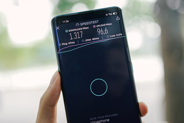 Tốc độ tải xuống cao nhất của mạng 5G của VinaPhone là 1.3Gbps, tốc độ tải lên 90Mbps, cao hơn gấp hơn 20 lần so với mạng 4G thông thường.