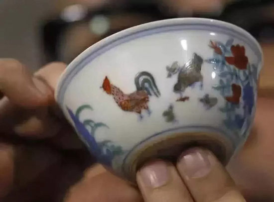 Chén gà của Minh Hiến Tông được Lưu Ích Khiêm đấu giá