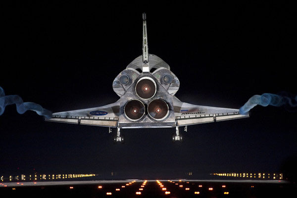 Ngày 21/7/2011, Atlantis - tàu con thoi thứ 135 của NASA đã hạ cánh tại Trung tâm vũ trụ Kennedy, thành phố Cape Canaveral, bang Florida. Đây là sứ mệnh cuối cùng trong chương trình 30 năm của NASA.