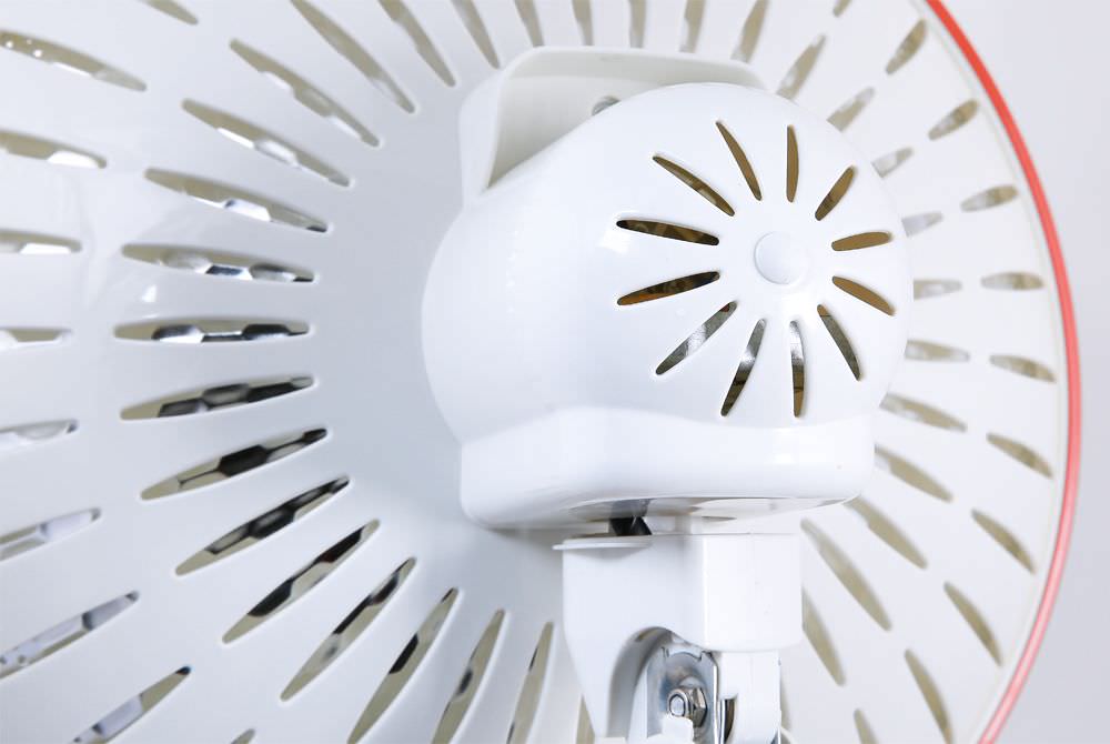 Quạt sưởi có các khe nên bạn càng cần phải vệ sinh tỉ mỉ và cẩn thận hơn