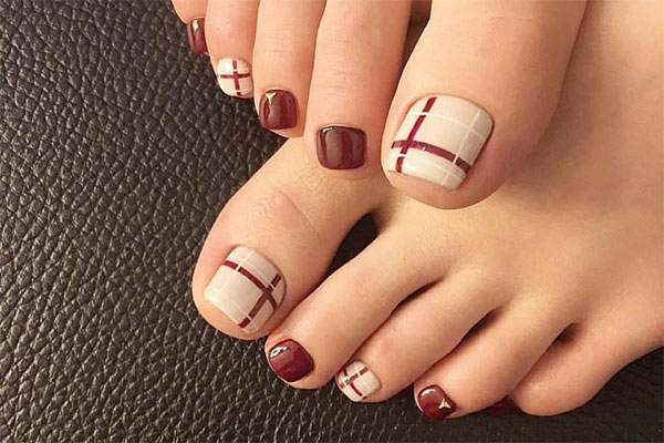 Mẫu vẽ móng chân đẹp 3