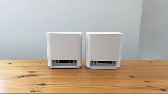 Các cổng trên Asus ZenWiFi AX (XT8)