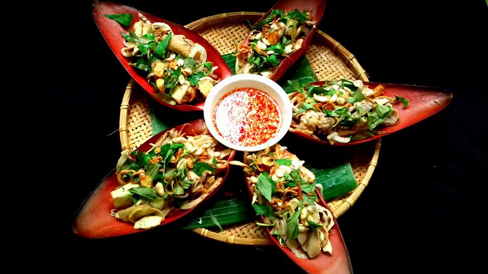 Nộm gà hoa chuối