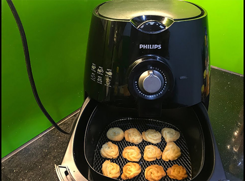 Nướng bánh quy bằng nồi chiên không dầu