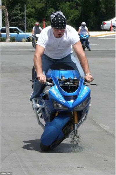 Sau khoảnh khắc này, chắc hẳn anh chàng kia sẽ phải chịu không ít đau đớn nhỉ!