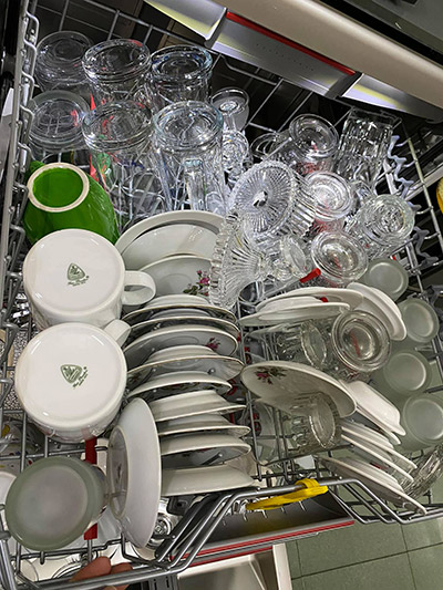 Cách xếp được nhiều bát trong máy rửa bát 4