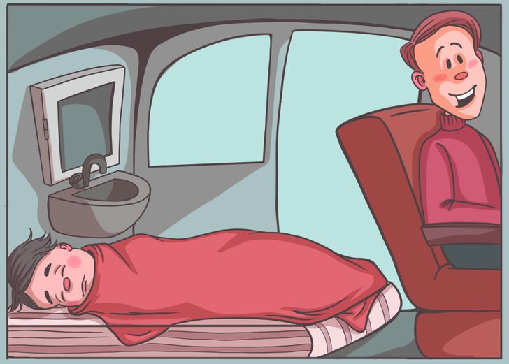 Chiếc ghế phụ của máy bay đã được tháo ra và được thay thế bằng một tấm nệm