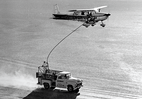 Sử dụng một chiếc xe bán tải để tiếp nhiên liệu