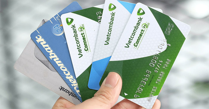 Nâng cấp thẻ sang thẻ chip Vietcombank - hành động đúng đắn dành cho những ai coi trọng an toàn thanh toán. Hãy xem hình ảnh để hiểu rõ hơn về quá trình cập nhật thẻ này.