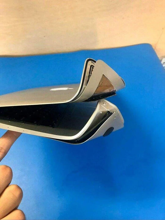 Chủ của chiếc Macbook này đã làm gì với nó vậy?