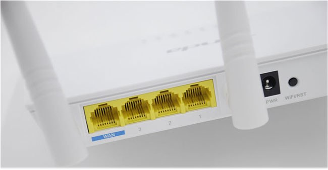 Tenda F3 có 1 cổng WAN và 3 cổng LAN, nhưng không có cổng USB