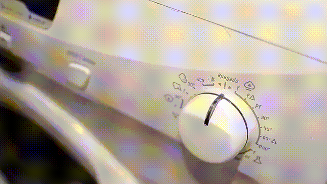 Cho máy giặt hoạt động ở chế độ bình thường với nước nóng