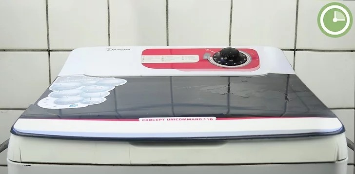  Khuấy động nước trong lồng giặt và ngâm 1 giờ