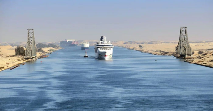 Những con tàu khổng lồ vượt kênh đào Suez như thế nào