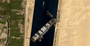 Siêu tàu chở hàng mắc kẹt trên kênh đào Suez trong cả Microsoft Flight Simulator