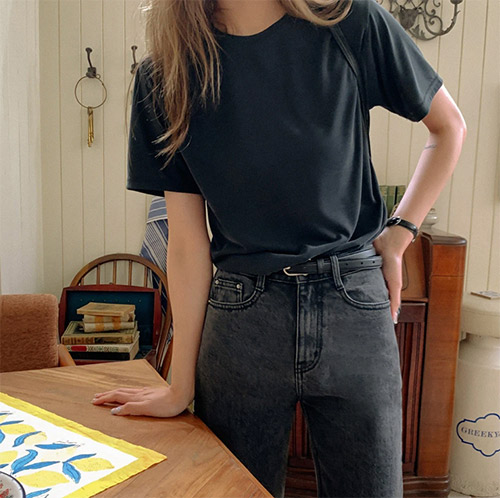 Áo phông tối màu