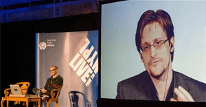 Tranh NFT của cựu điệp viên Edward Snowden được bán với giá hơn 5,4 triệu USD
