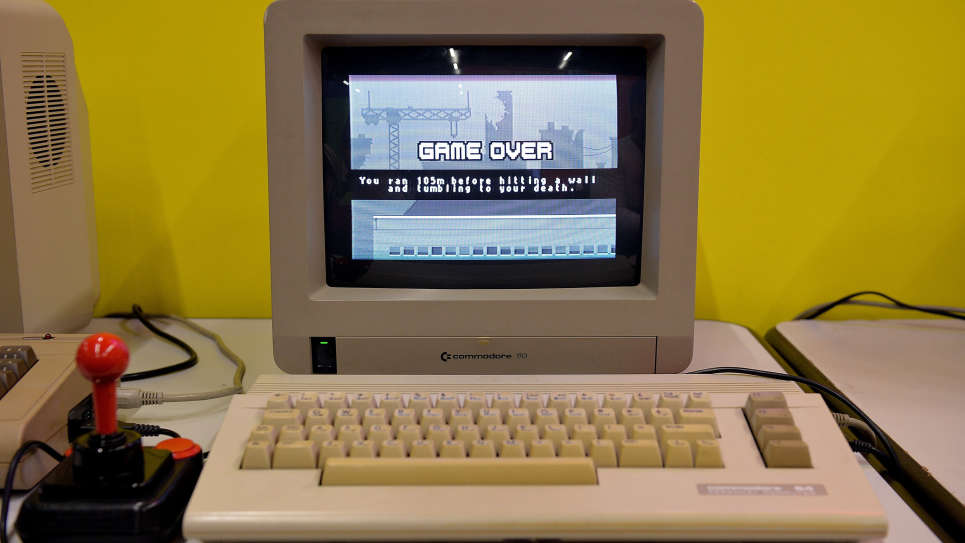 Commodore 64 là chiếc máy tính được bán chạy nhất mọi thời đại, được ghi nhận bởi Kỷ lục Guiness.