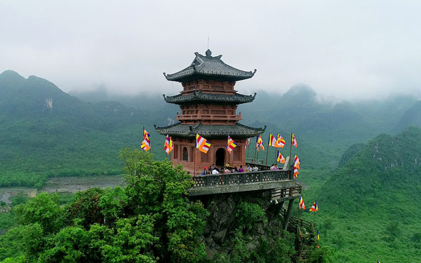 Chùa Ngọc Tam Chúc - Đàn tế trời của chùa Tam Chúc.