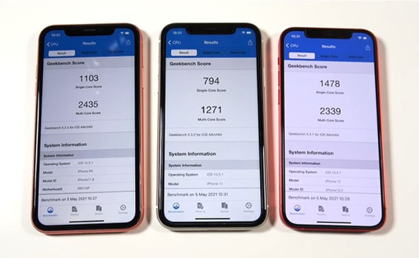 Thông số của iPhone XR cao hơn so với iPhone 11 và iPhone 12 ở bài kiểm tra đa lõi. Ảnh: Youtube/Nick Ackerman.