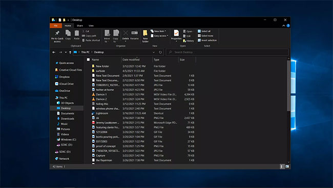 Thư mục desktop sẽ mở trong File Explorer