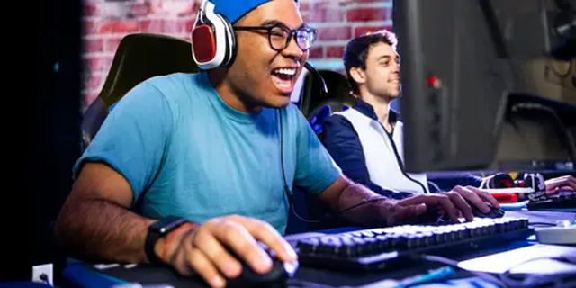 GG là viết tắt của "good game" và có nghĩa là game hay trong game online