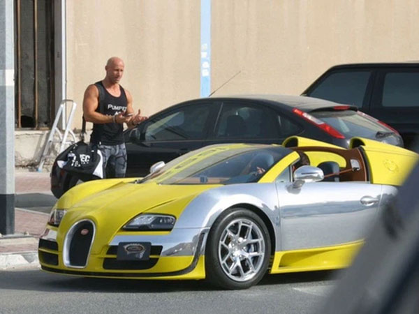 Đừng quá bất ngờ nếu bạn thấy một chiếc Bugatti như thế này xuất hiện sau khi bạn đặt Uber ở Dubai nhé.