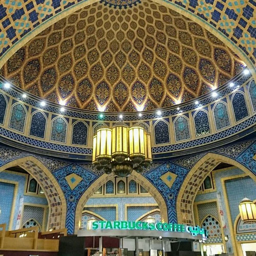 Đây là cửa hàng Starbucks ở Ibn Batuta Mall. Sự xa hoa và đẳng cấp đúng là có 1-0-2 trên thế giới.