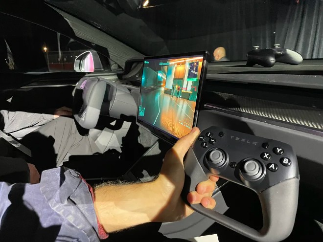 Tay cầm chơi game chính hãng Tesla