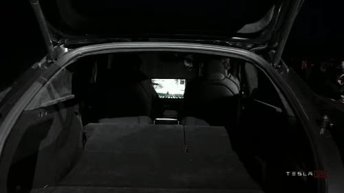 Tesla trình diễn game Cyberpunk 2077 trên Model S Plaid