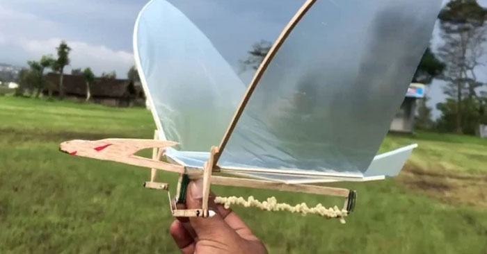 Đồ chơi hình khủng long biết bay