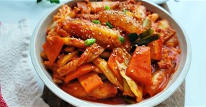 Cách làm tokbokki phô mai bằng bánh tráng Việt Nam