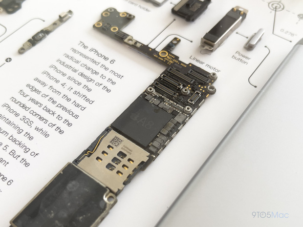 Bo mạch chủ với vi xử lý Apple A8 được thiết kế gọn gàng hơn để dành chỗ cho một viên pin lớn hơn.