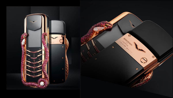 Vertu Signature Corba có điểm nhấn là con rắn bao quanh viền, được đính 439 viên ruby và 2 viên ngọc lục bảo. Bàn phím, viền quanh máy đều được mạ vàng. Thiết bị này được sản xuất thủ công và có giá bán là 310.000 USD. Chỉ có 8 chiếc được sản xuất. Ảnh: Vertu.
