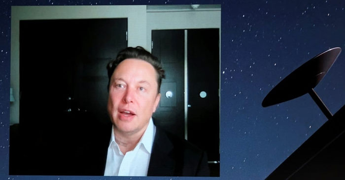 Elon Musk phát biểu tại MWC 2021 được tổ chức trực tuyến. Ảnh: Reuters.