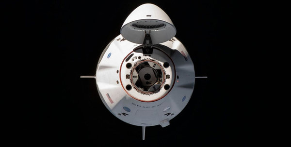 Phần đỉnh của tàu, nơi sẽ đặt toilet mái vòm kính cho phép du khách nhìn ra không gian (Ảnh: NASA)