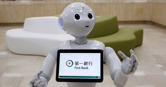 Một robot Pepper của ngân hàng First Bank. Ảnh: Reuters.