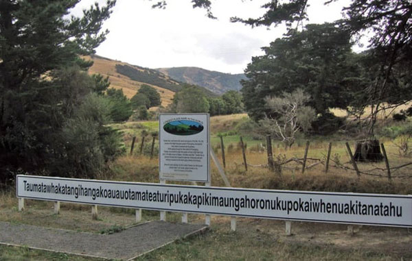 Taumatawhakatangi­hangakoauauotamatea­turipukakapikimaunga­horonukupokaiwhen­uakitanatahu