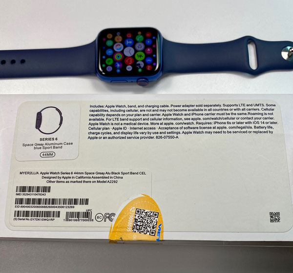 Mẫu Apple Watch nhái với hộp đựng xịn sò. Ảnh: Tùng Lâm.