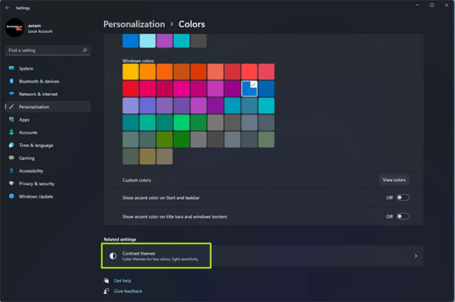 Chọn mục Contrast Themes.