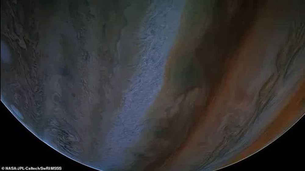 Hình ảnh phía trên bề mặt Sao Mộc. Ảnh: NASA.