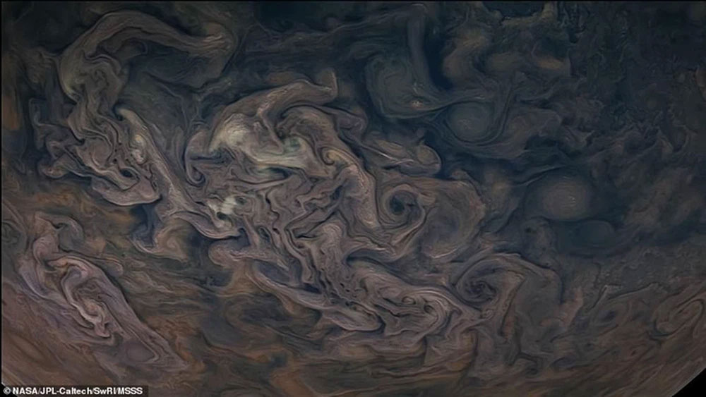 Tàu Juno chụp các cơn lốc xoáy trên bề mặt Sao Mộc. Ảnh: NASA