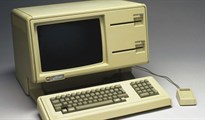 Tại sao máy tính ngày xưa thường có màu ngả vàng
